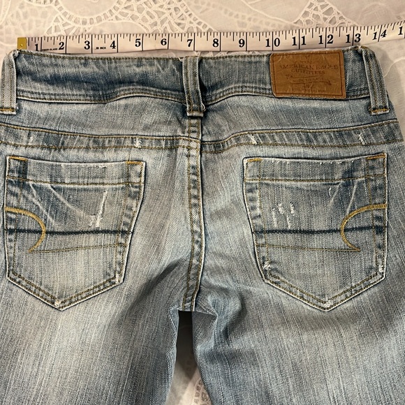 American Eagle distressed jeans Size:0 short - Picture 3 of 6